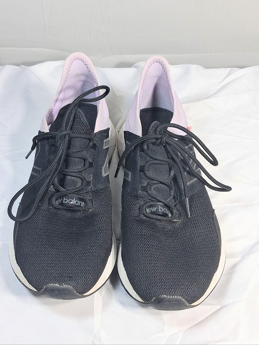 Women's Size 10 New Balance Roav1 Black and Lavender Running Shoes